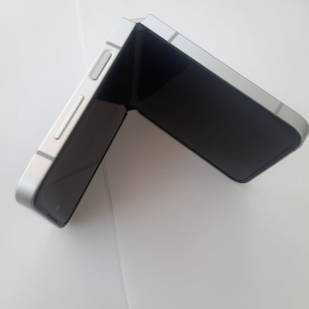 CELULAR SAMSUNG GALAXY Z FLIP7 FE SM-F761B (2025) 128 GB 8 GB RAM (SEMINUEVO)