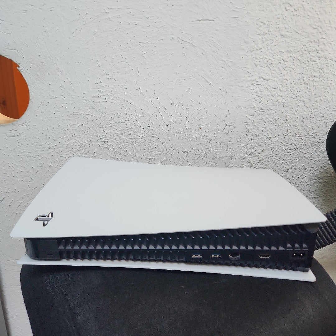 CONSOLA DE VIDEOJUEGO SONY PS5 825 SSD (SEMINUEVO)