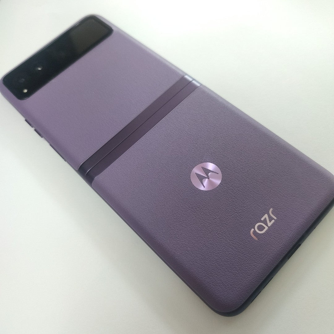 CELULAR MOTOROLA RAZR 40 XT2323-1 (2023) 256 GB 8 GB RAM (SEMINUEVO)