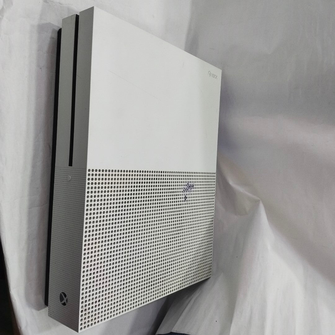 CONSOLA DE VIDEOJUEGO MICROSOFT XBOX ONE S 1 TB (SEMINUEVO)