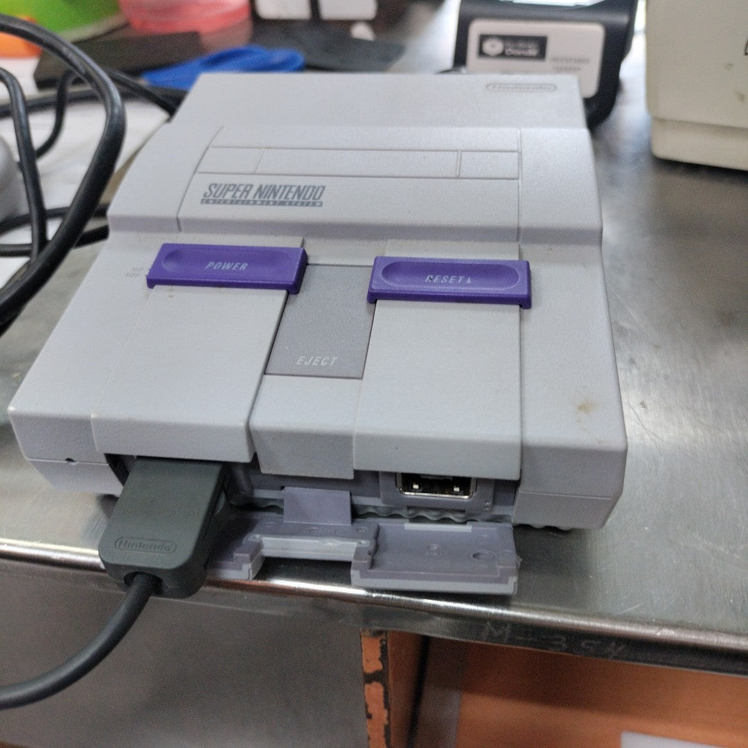 CONSOLA DE VIDEOJUEGO NINTENDO SUPER NES CLASSIC EDITION 21 JUEGOS PRECARGADOS (SEMINUEVO)