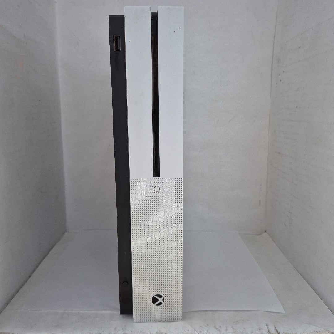 CONSOLA DE VIDEOJUEGO MICROSOFT XBOX ONE S 1 TB (SEMINUEVO)