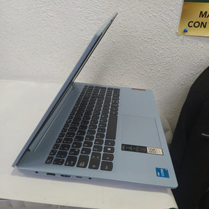 LAPTOP LENOVO IDEAPAD SLIM 3 15IAN8 (2023) 256 GB SSD 8 GB RAM (SEMINUEVO)