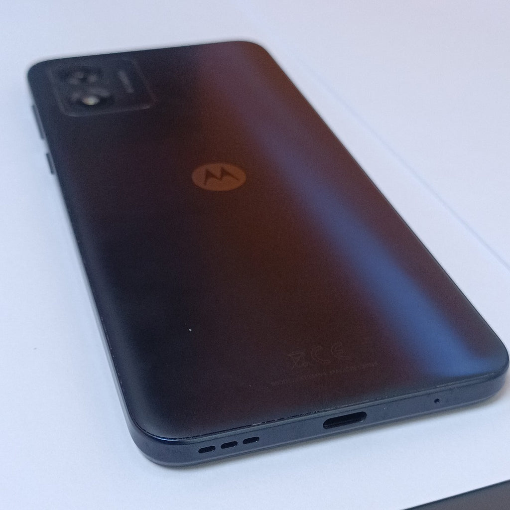 CELULAR MOTOROLA MOTO E13 XT2345-4 (2023) 64 GB 2 GB RAM (SEMINUEVO)