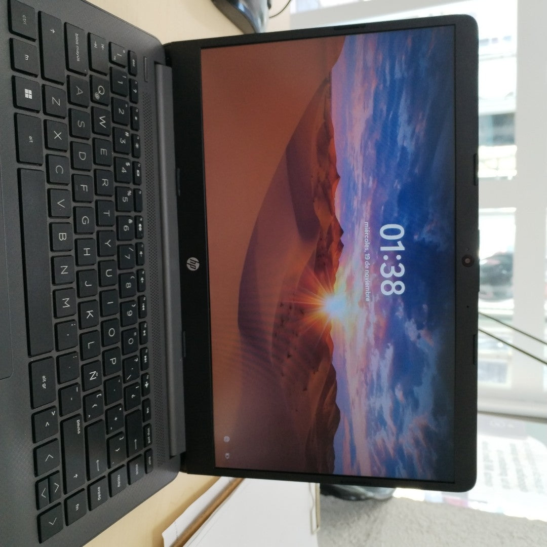 LAPTOP HP 245 G8 (2024) 512 GB SSD 8 GB RAM (SEMINUEVO)