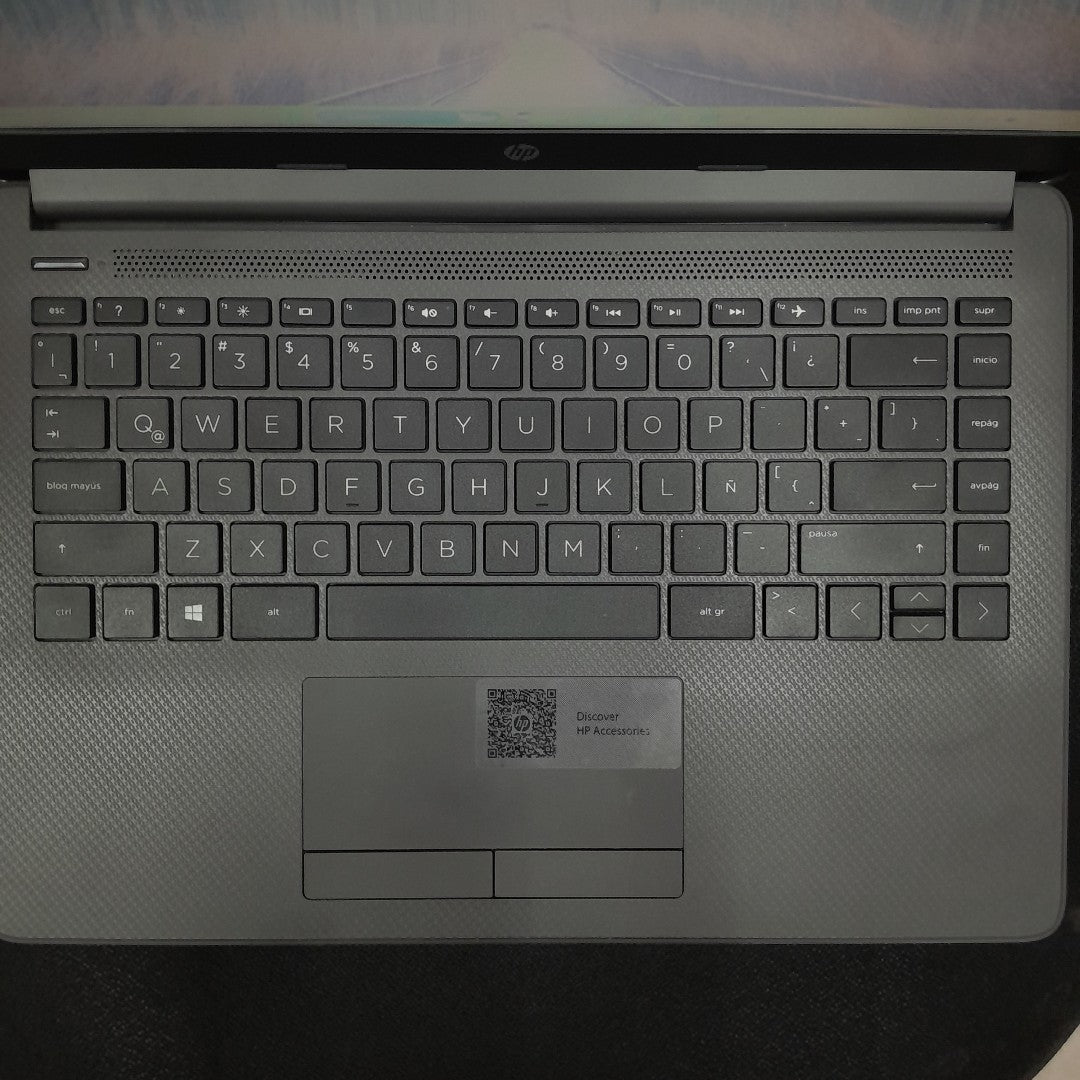 LAPTOP HP 245 G8 (2022) 1 TB 8 GB RAM (SEMINUEVO)