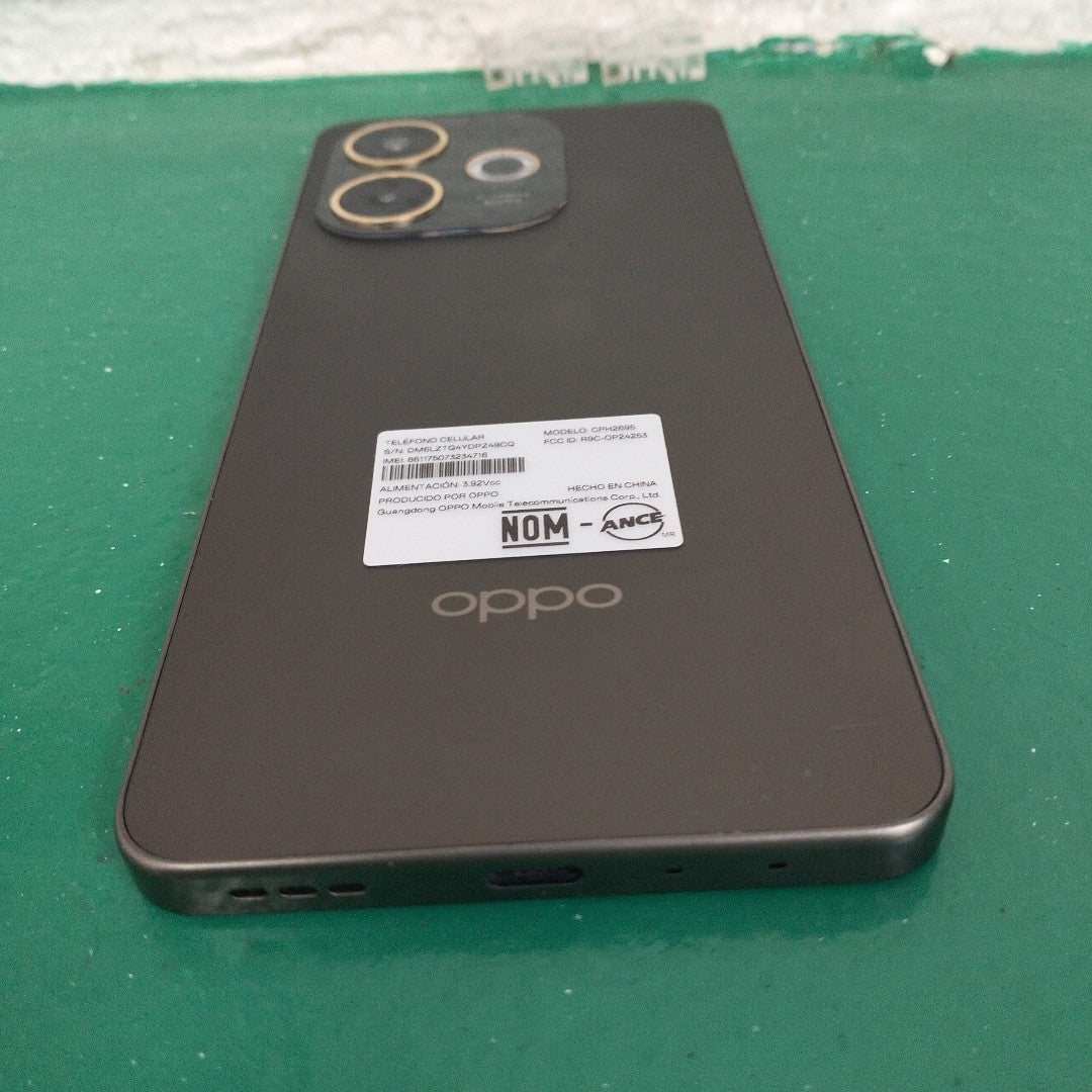 CELULAR OPPO  A5 PRO 5G CPH2695 (2025) 256 GB 8 GB RAM (SEMINUEVO)