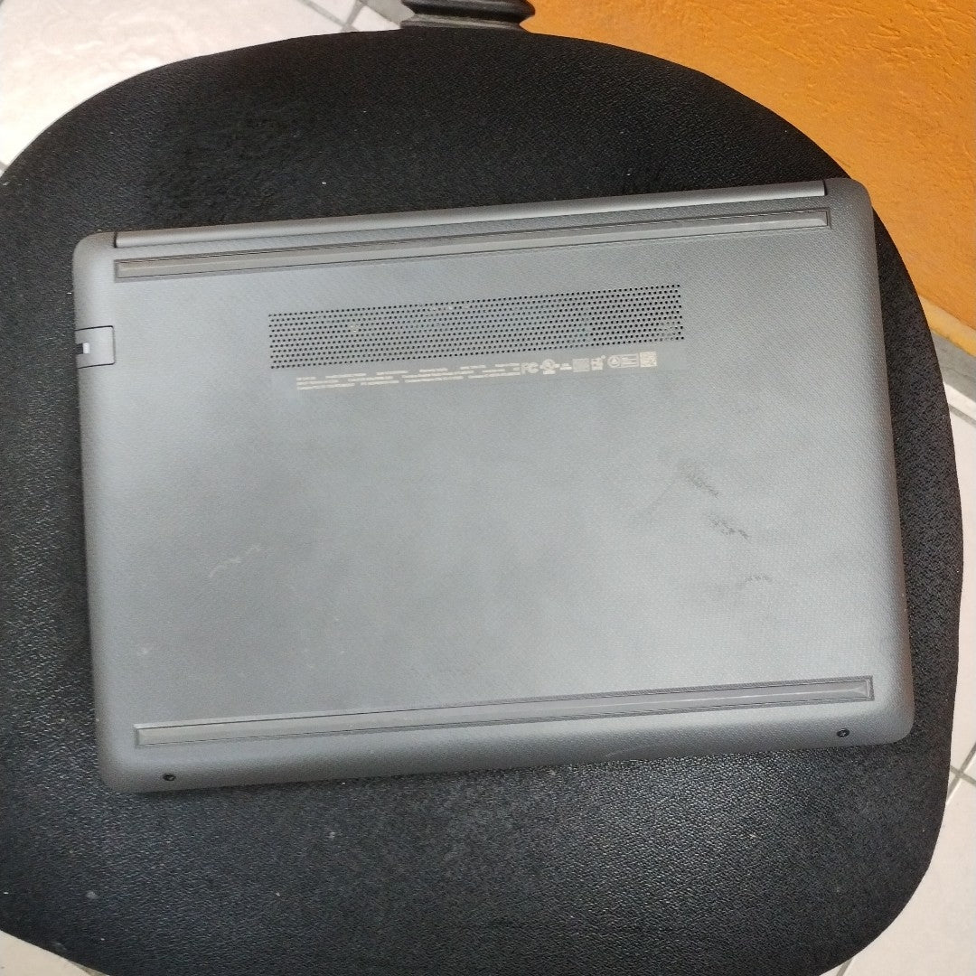 LAPTOP HP 245 G8 (2022) 1 TB 8 GB RAM (SEMINUEVO)