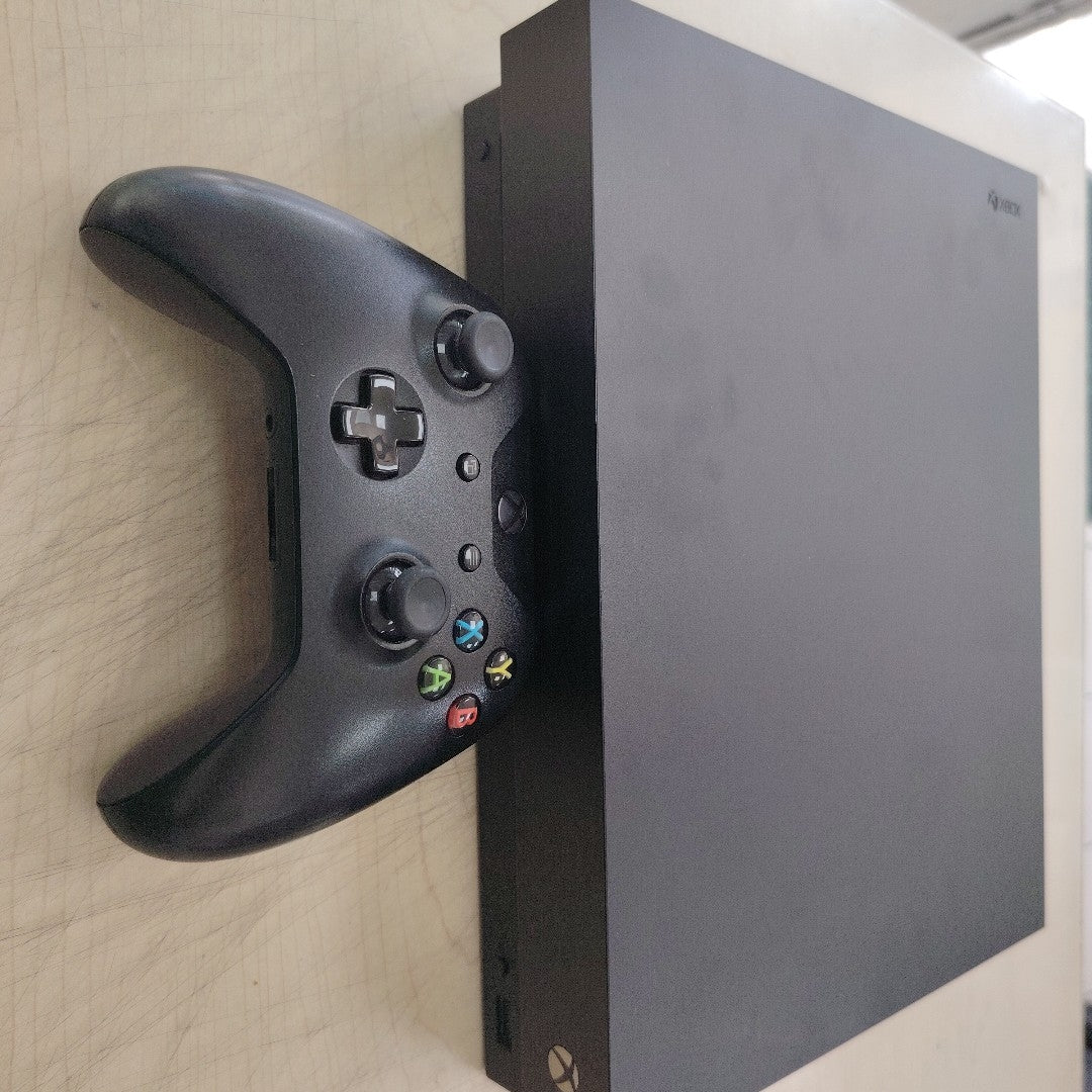 CONSOLA DE VIDEOJUEGO MICROSOFT XBOX ONE X 1 TB (SEMINUEVO)