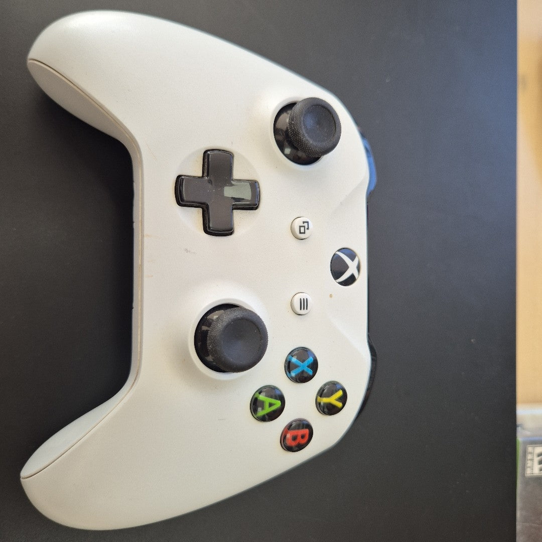 CONSOLA DE VIDEOJUEGO MICROSOFT XBOX ONE X 1 TB (SEMINUEVO)