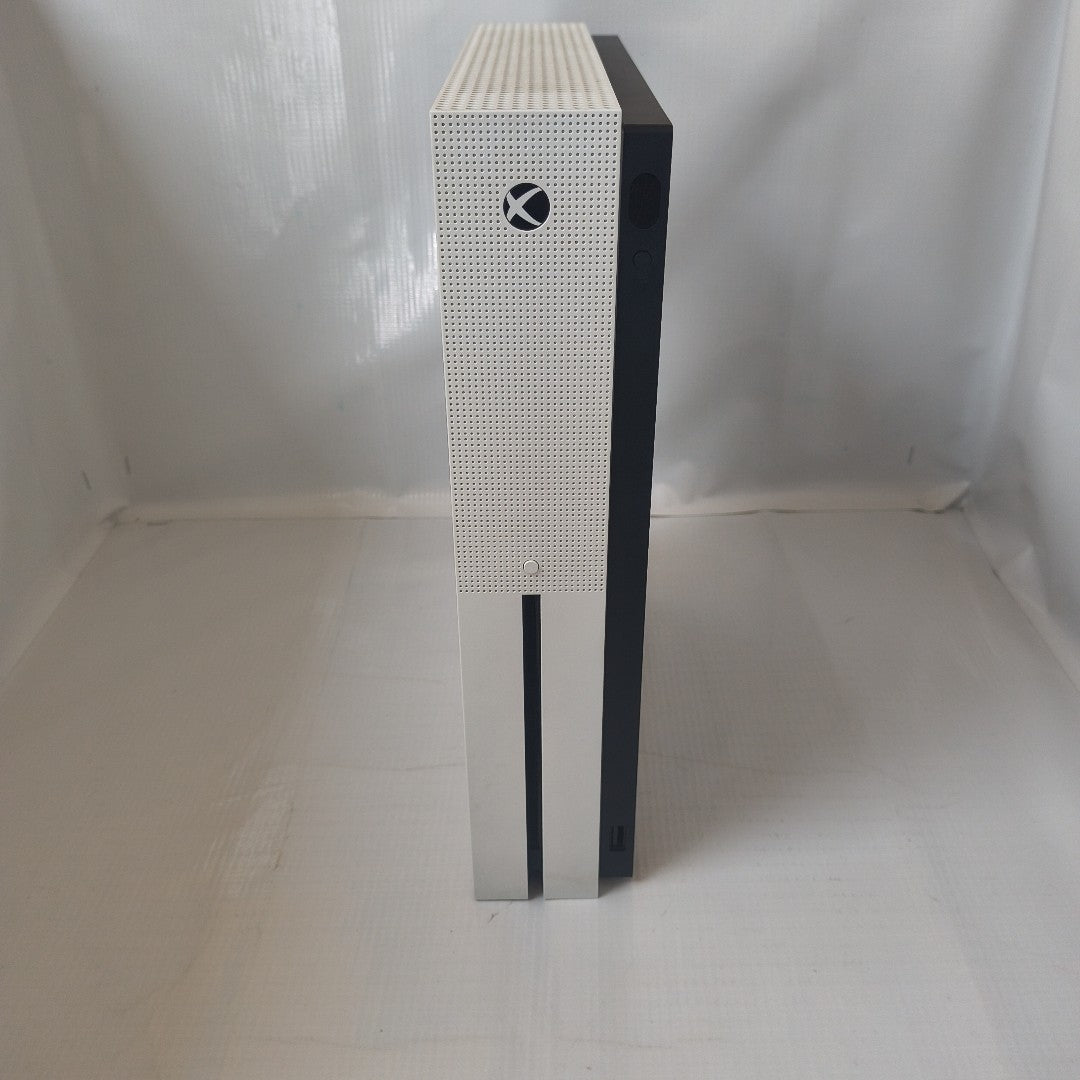 CONSOLA DE VIDEOJUEGO MICROSOFT XBOX ONE S 1 TB (SEMINUEVO)