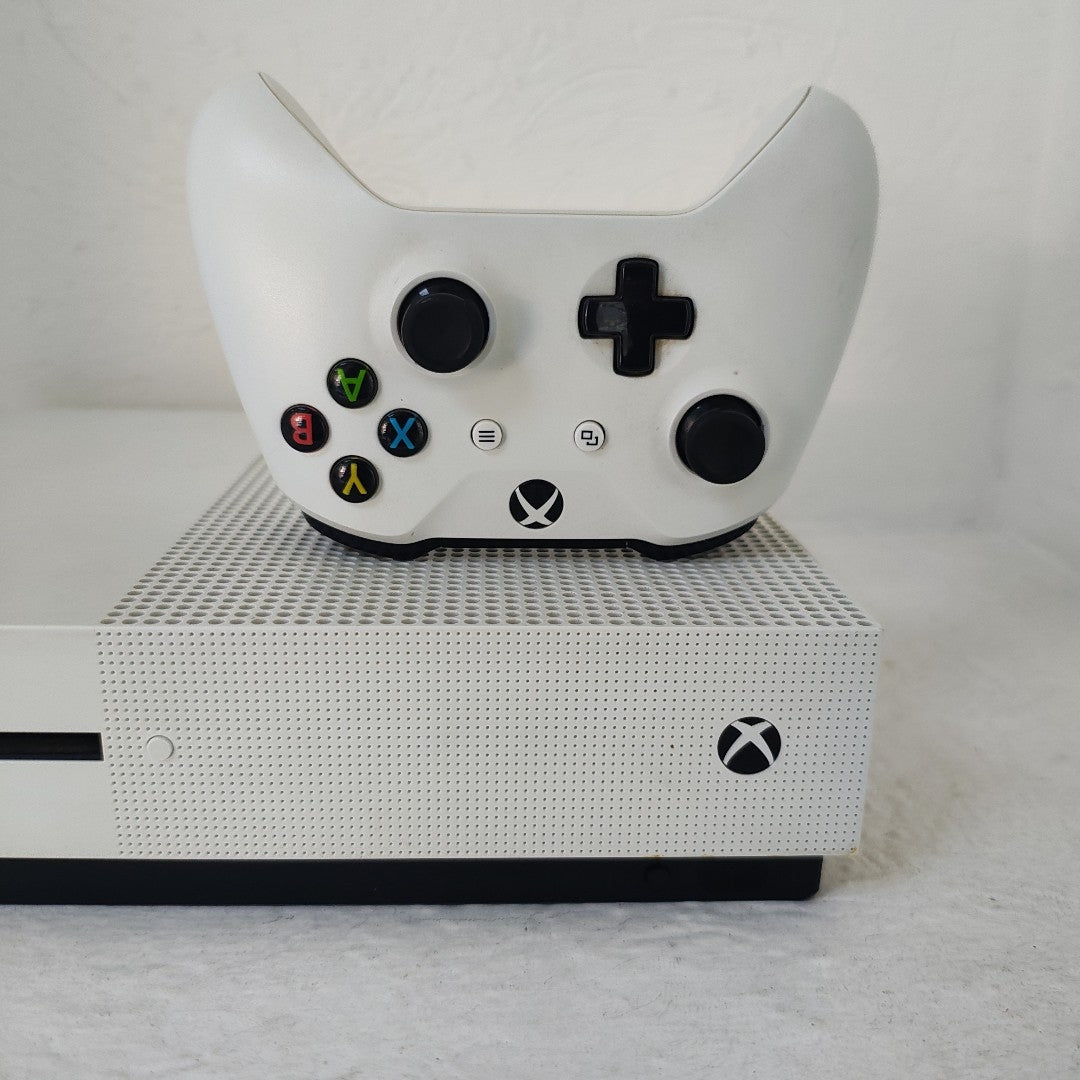 CONSOLA DE VIDEOJUEGO MICROSOFT XBOX ONE S 1 TB (SEMINUEVO)