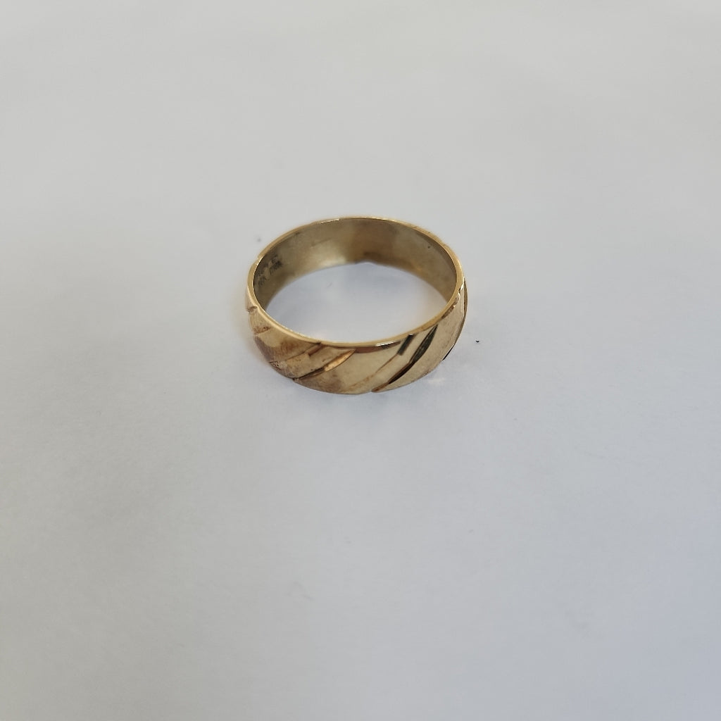 10950AND00065A4830 FRD23 ARGOLLA CON LÍNEAS DIAGONALES ORO 10K 2.2GRS (NUEVO)