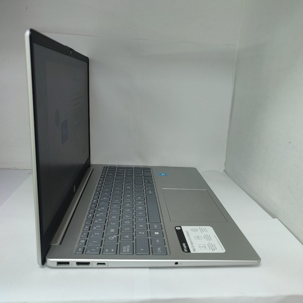 LAPTOP HP 15-FD0037LA  (2024) 512 GB SSD 8 GB RAM (SEMINUEVO)