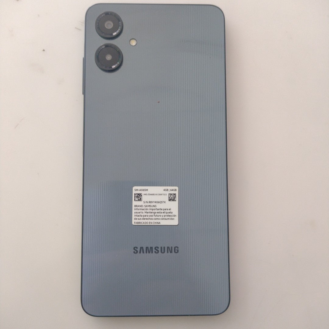 CELULAR SAMSUNG GALAXY A06 SM-A065M (2024) 64 GB 4 GB RAM (SEMINUEVO)