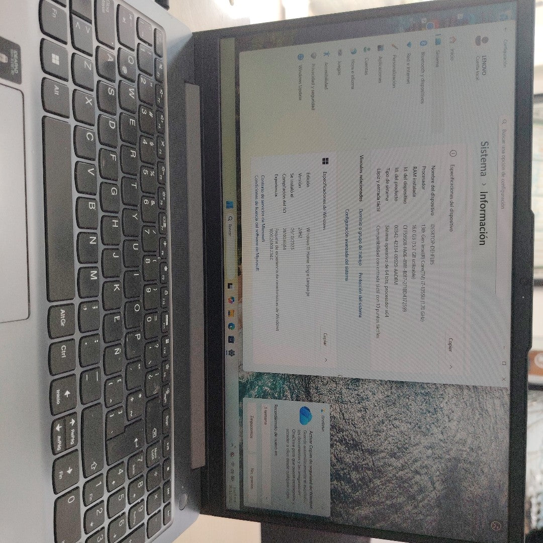 LAPTOP LENOVO IDEAPAD SLIM 3 15IRU8 (2023) 1 TB SSD 16 GB RAM (SEMINUEVO)