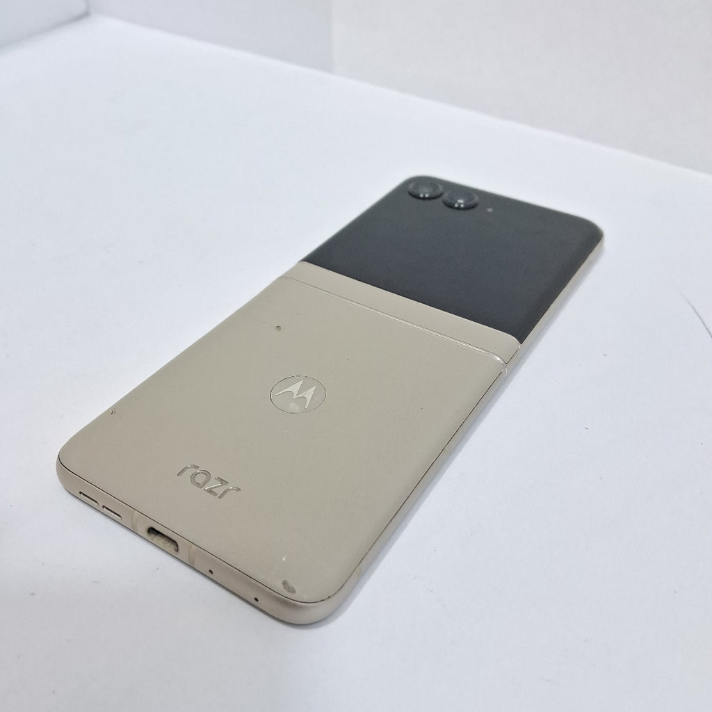 CELULAR MOTOROLA RAZR 50 5G XT2453-1 512 GB 12 GB RAM (SEMINUEVO)