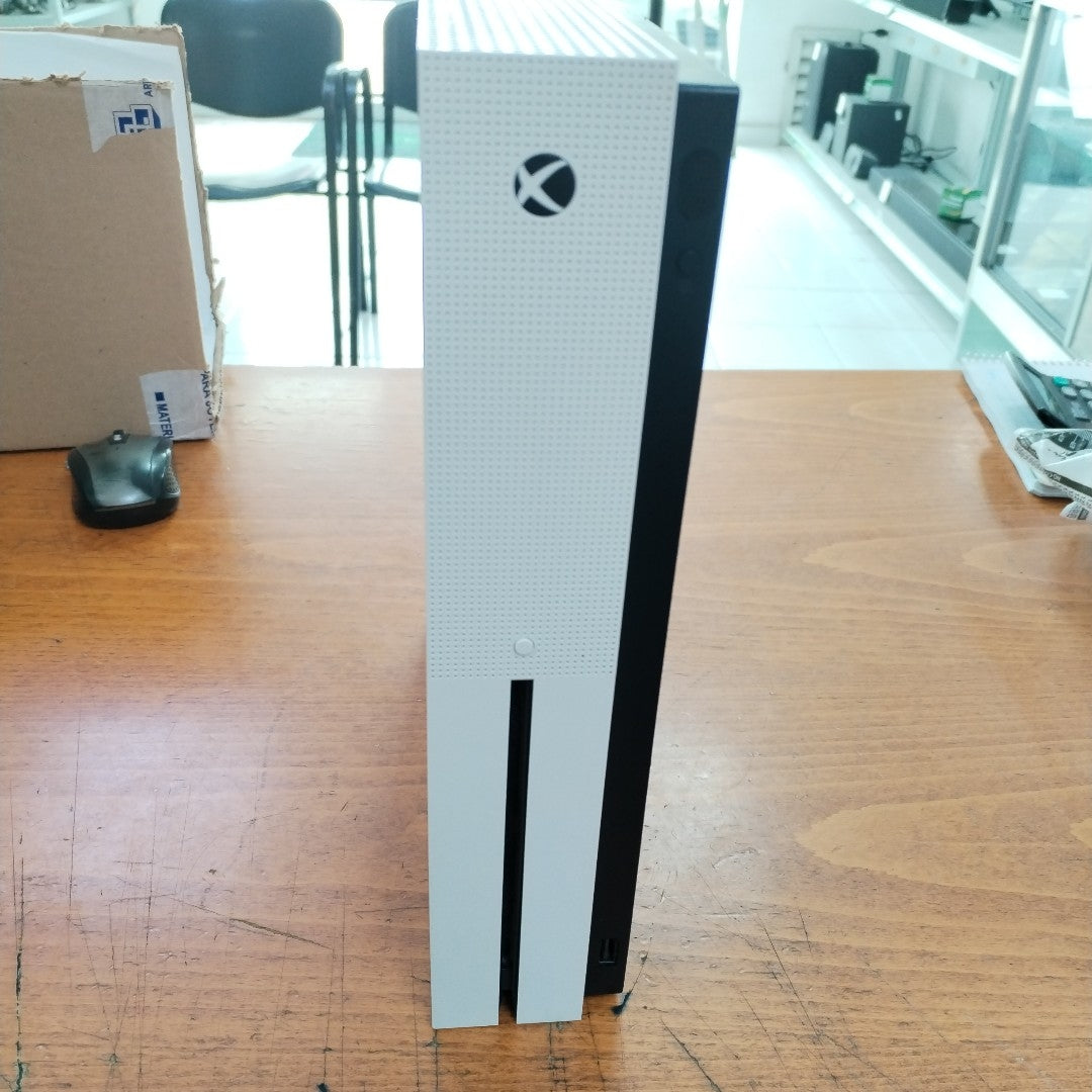 CONSOLA DE VIDEOJUEGO MICROSOFT XBOX ONE S 500 GB  (SEMINUEVO)