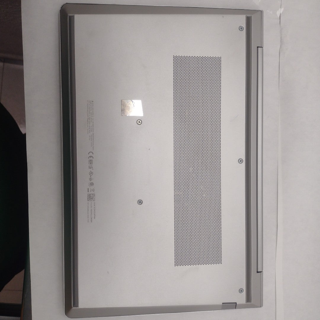 LAPTOP HP ELITEBOOK 640 G10 (2024) 256 GB SSD 16 GB RAM (SEMINUEVO)