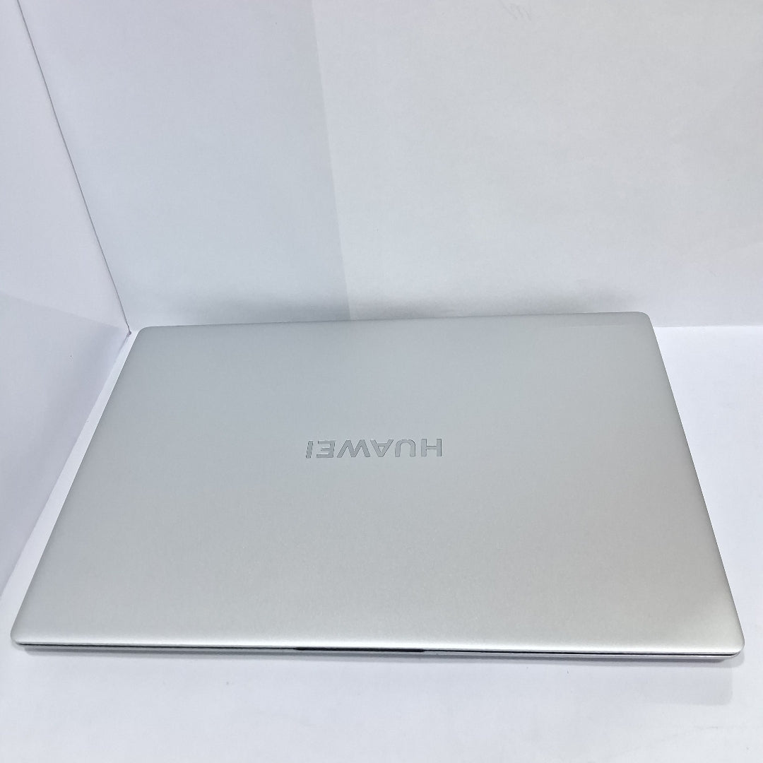 LAPTOP HUAWEI MATEBOOK D16 MCLF-X (2024) 512 GB SSD 8 GB RAM (SEMINUEVO)