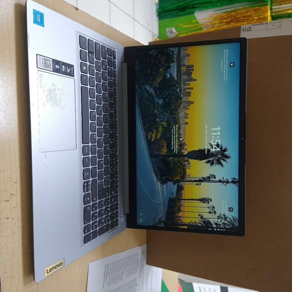 LAPTOP LENOVO IDEAPAD 1 15IGL7 (2024) 256 GB SSD 8 GB RAM (SEMINUEVO)