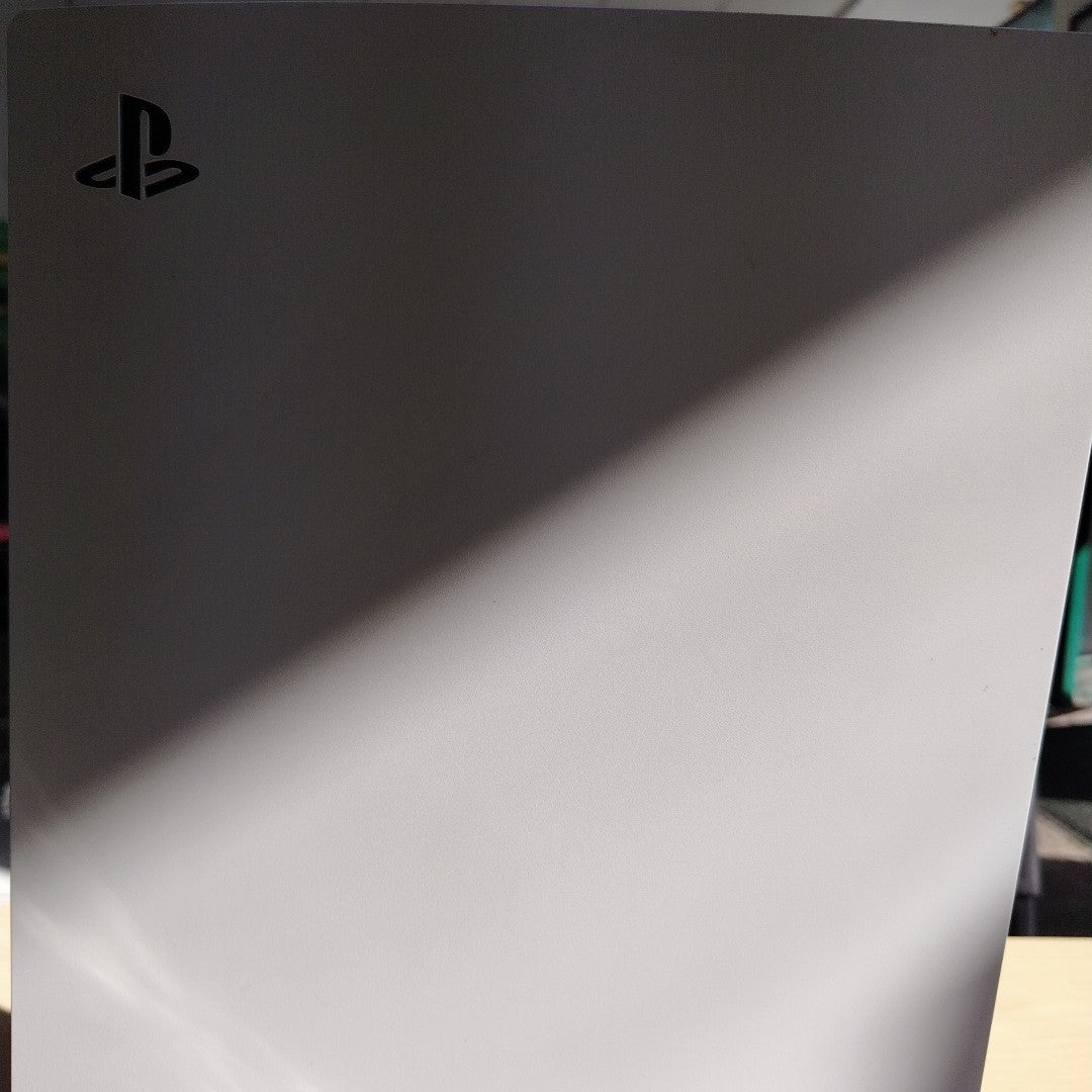 CONSOLA DE VIDEOJUEGO SONY PS5 825 SSD (SEMINUEVO)