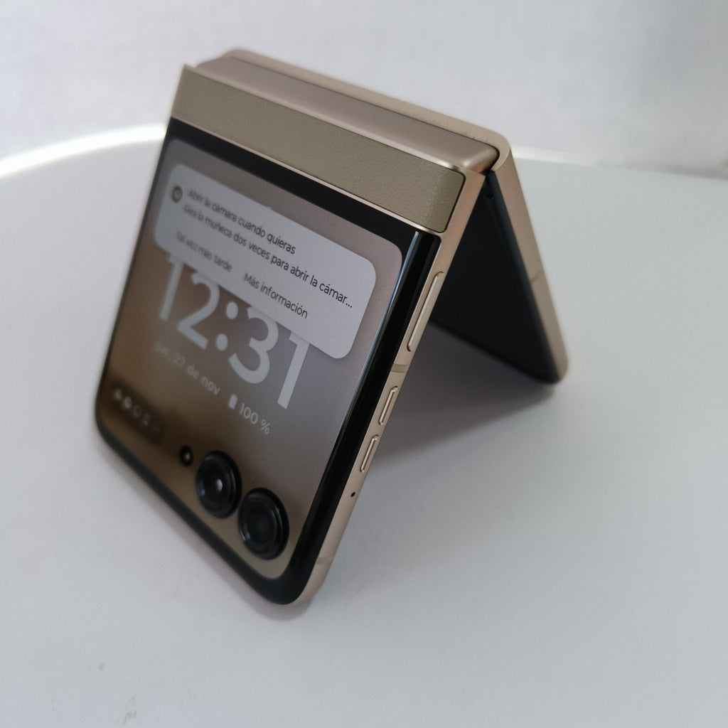 CELULAR MOTOROLA RAZR 50 5G XT2453-1 512 GB 12 GB RAM (SEMINUEVO)