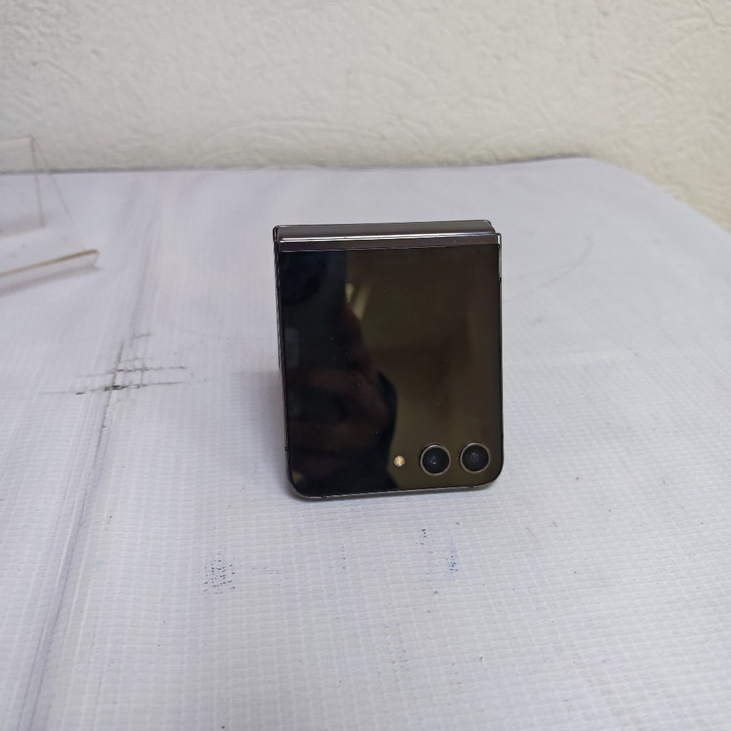 CELULAR SAMSUNG GALAXY Z FLIP 5 SM-F731B (2023) 512 GB 8 GB RAM (SEMINUEVO)