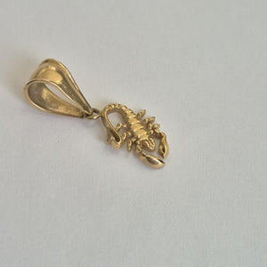 DIJE. ORO. 10 K 0.9 GRMS (SEMINUEVO)