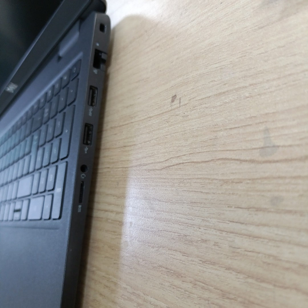 LAPTOP DELL LATITUDE 3520 (2022) 256 GB SSD 8 GB RAM (SEMINUEVO)