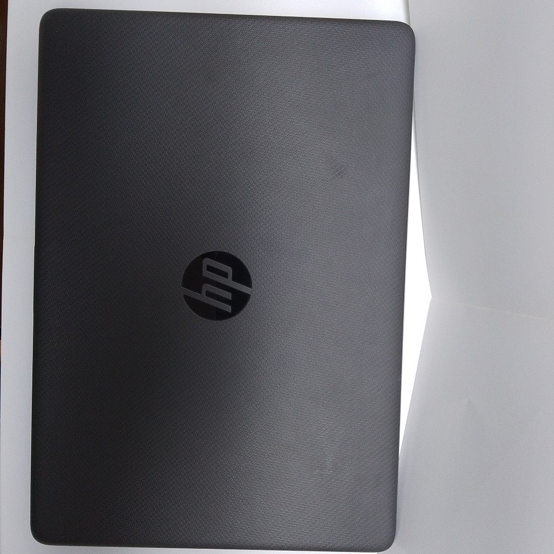 LAPTOP HP 245 G8 (2022) 256 GB SSD 8 GB RAM (SEMINUEVO)