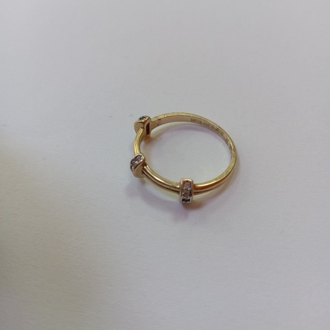 10024AND00065A1632 FRD6 ANILLO CON 3 MEDIO CIRCULOS Y CIRCONIAS ORO 10K 1.8GRS (NUEVO)