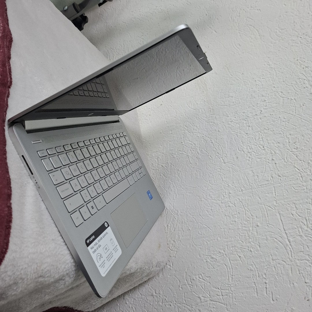 LAPTOP HP 14-DQ0527LA (2023) 256 GB SSD 8 GB RAM (SEMINUEVO)