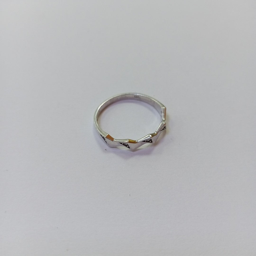 10450AND00070B1775 FRD7 ANILLO DE TRIANGULO CON CIRCONIAS O/B ORO 14K 1.6GRS (NUEVO)