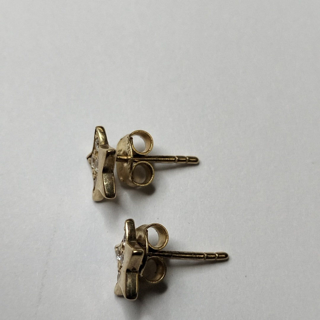 10340BRO28400B284 FRD3 BROQUEL DE ESTRELLA CON LA MITAD DE CIRCONIAS ORO 14K 1.1GRS (NUEVO)