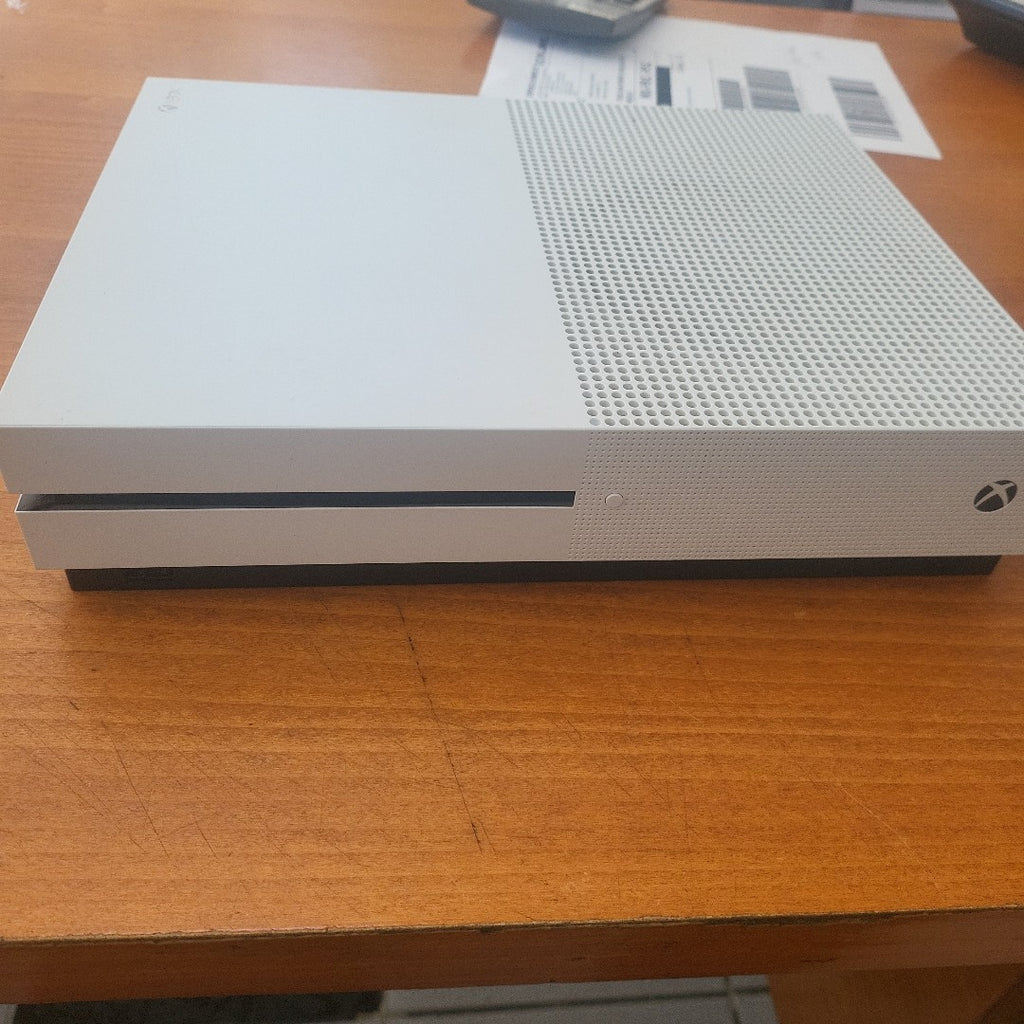 CONSOLA DE VIDEOJUEGO MICROSOFT XBOX ONE S 1 TB (SEMINUEVO)