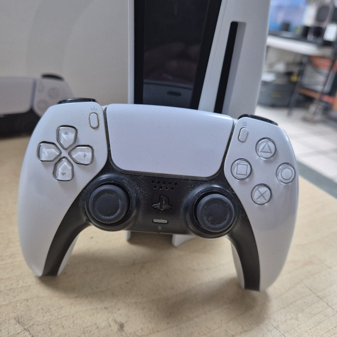 CONSOLA DE VIDEOJUEGO SONY PS5 825 SSD (SEMINUEVO)