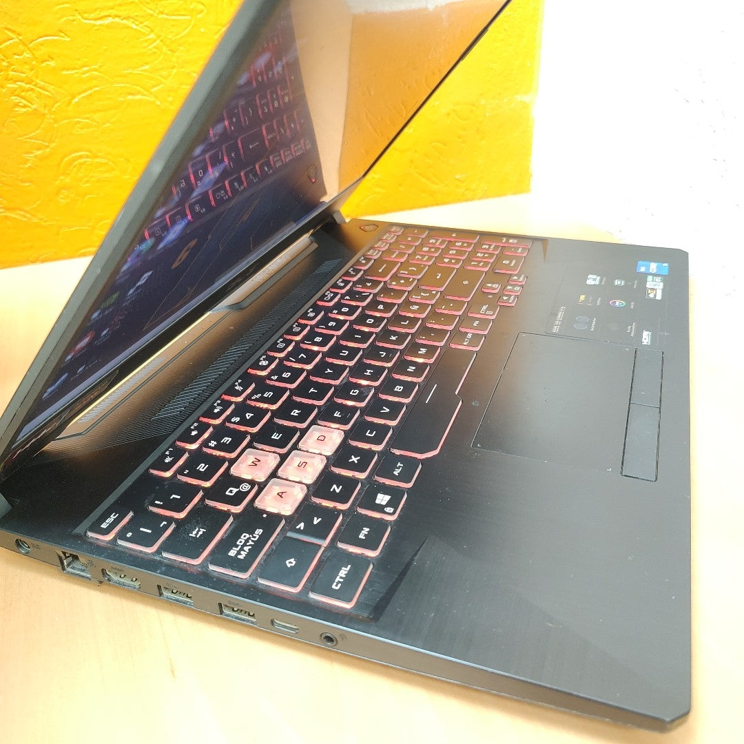 LAPTOP ASUS TUF GAMING F15 FX506HCB-HN1138W (2022) 512 GB SSD 8 GB RAM (SEMINUEVO)