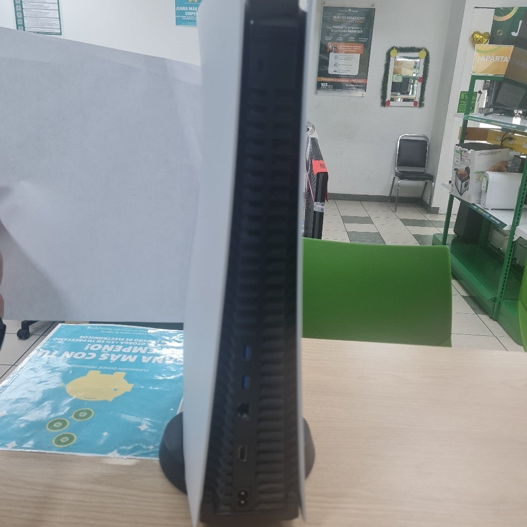 CONSOLA DE VIDEOJUEGO SONY PS5 825 SSD (SEMINUEVO)