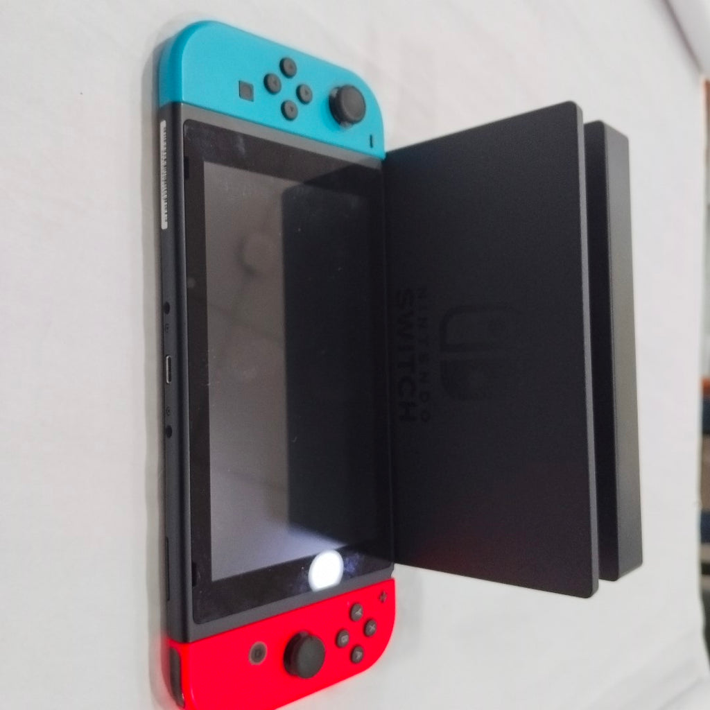 CONSOLA DE VIDEOJUEGO NINTENDO SWITCH 32 GB (SEMINUEVO)