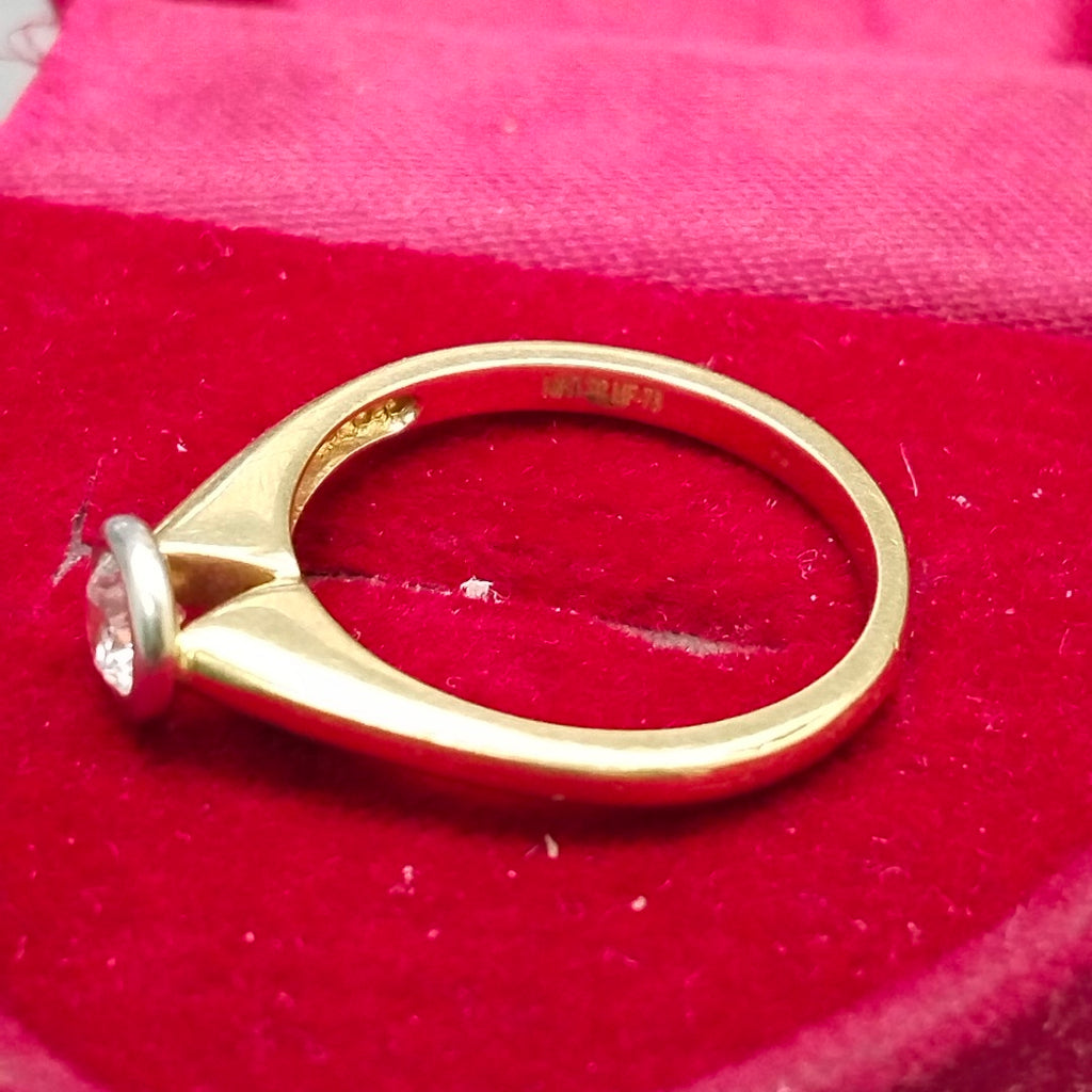 10023ANC00055B1341 FRD12 SOLITARIO CON BASE REDONDA BICELADA ORO 14K 2.5GRS (NUEVO)