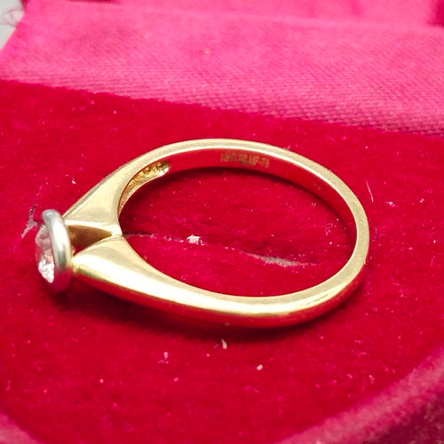 10023ANC00055B1341 FRD12 SOLITARIO CON BASE REDONDA BICELADA ORO 14K 2.5GRS (NUEVO)