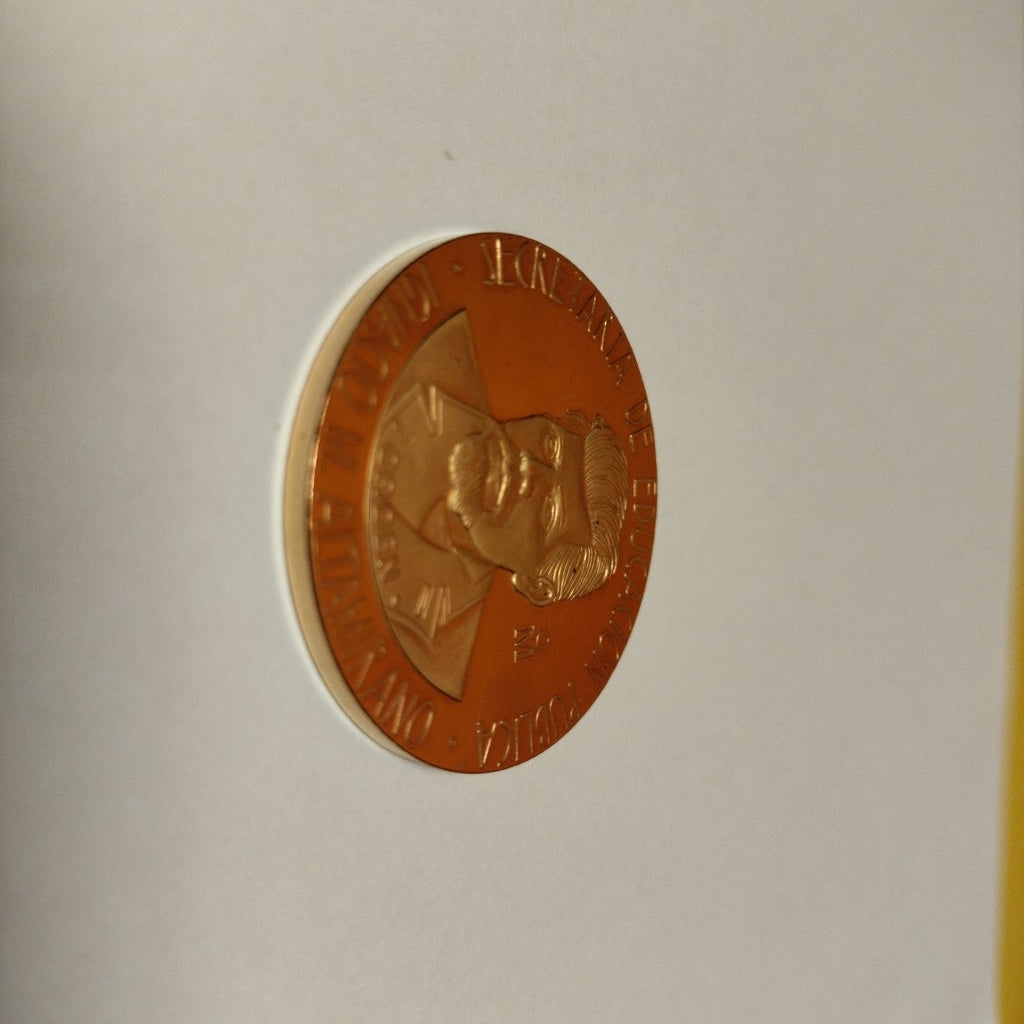 K1 41,90 GRMS 21 K ESPECIFICACIONES COMPLEMENTARIAS MEDALLA CON MEMORATIVA SECR (SEMINUEVO)