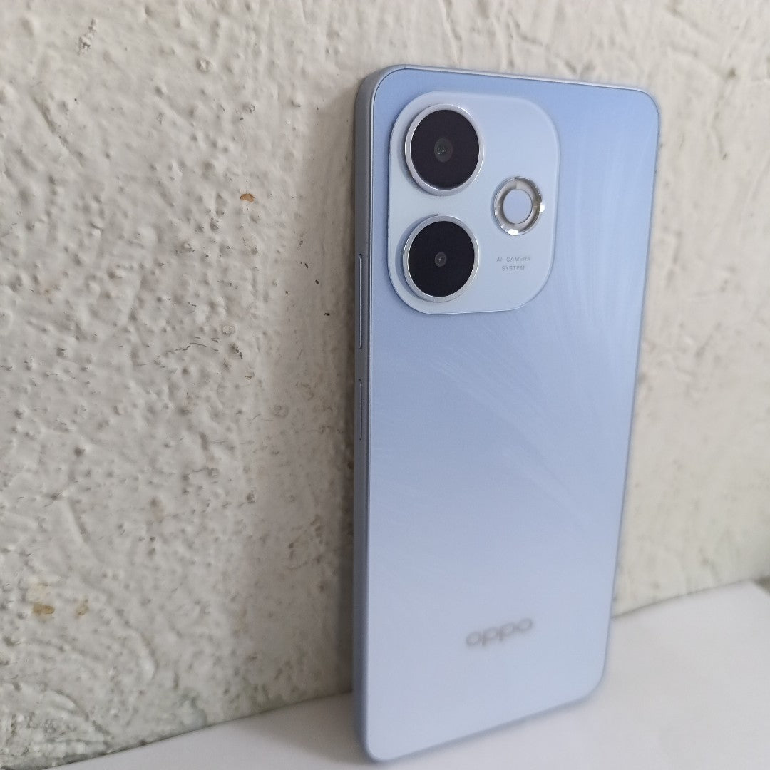 CELULAR OPPO  A5 PRO CPH2711 (2025) 256 GB 8 GB RAM (SEMINUEVO)
