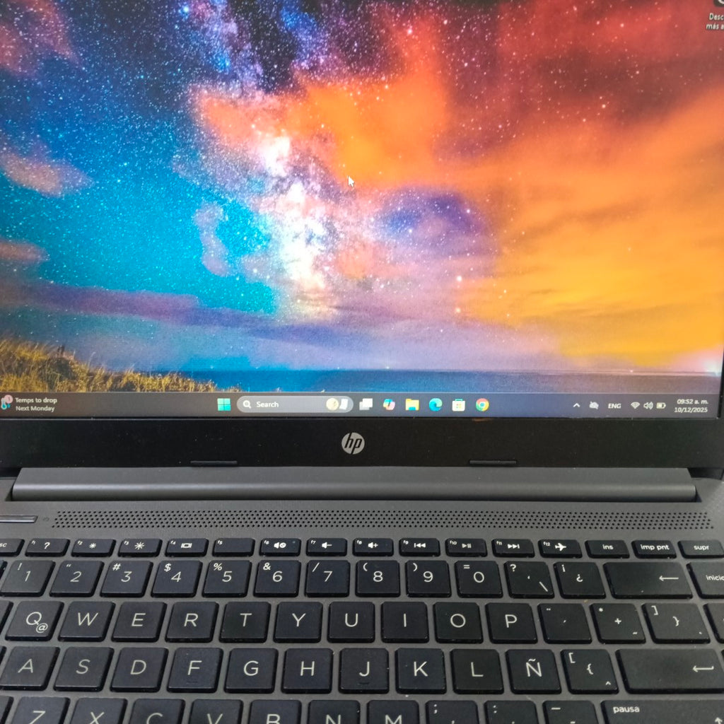 LAPTOP HP 240 G8 (2022) 512 GB SSD 8 GB RAM (SEMINUEVO)