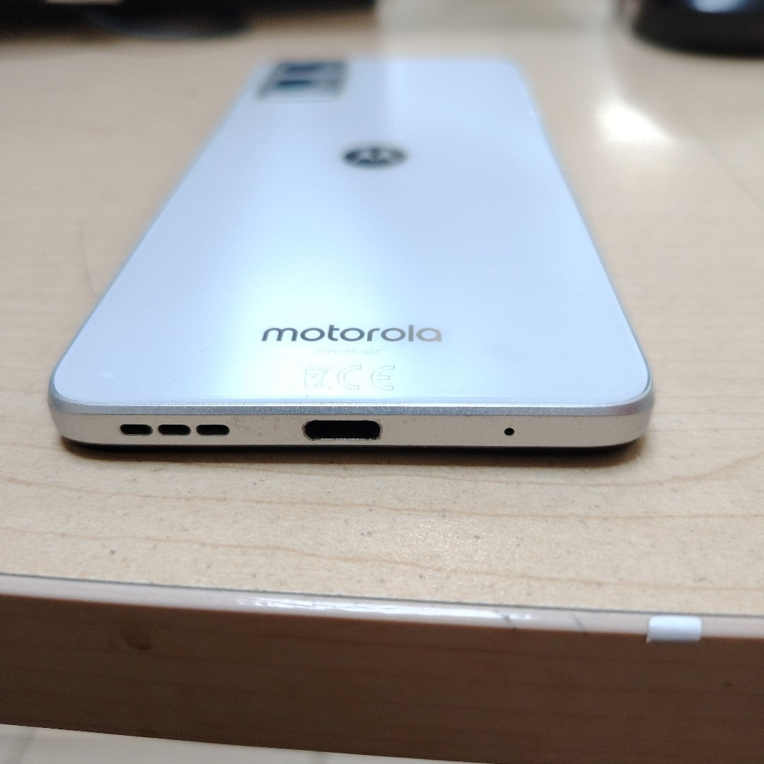 CELULAR MOTOROLA MOTO E22I XT2239-17 64 GB 2 GB RAM (SEMINUEVO)