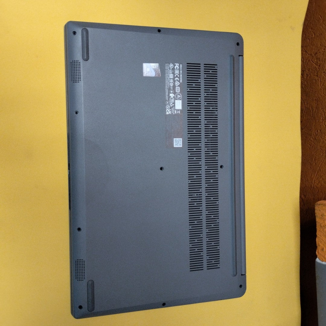 LAPTOP LENOVO IDEAPAD 1 15AMN7 (2024) 256 GB SSD 8 GB RAM (SEMINUEVO)