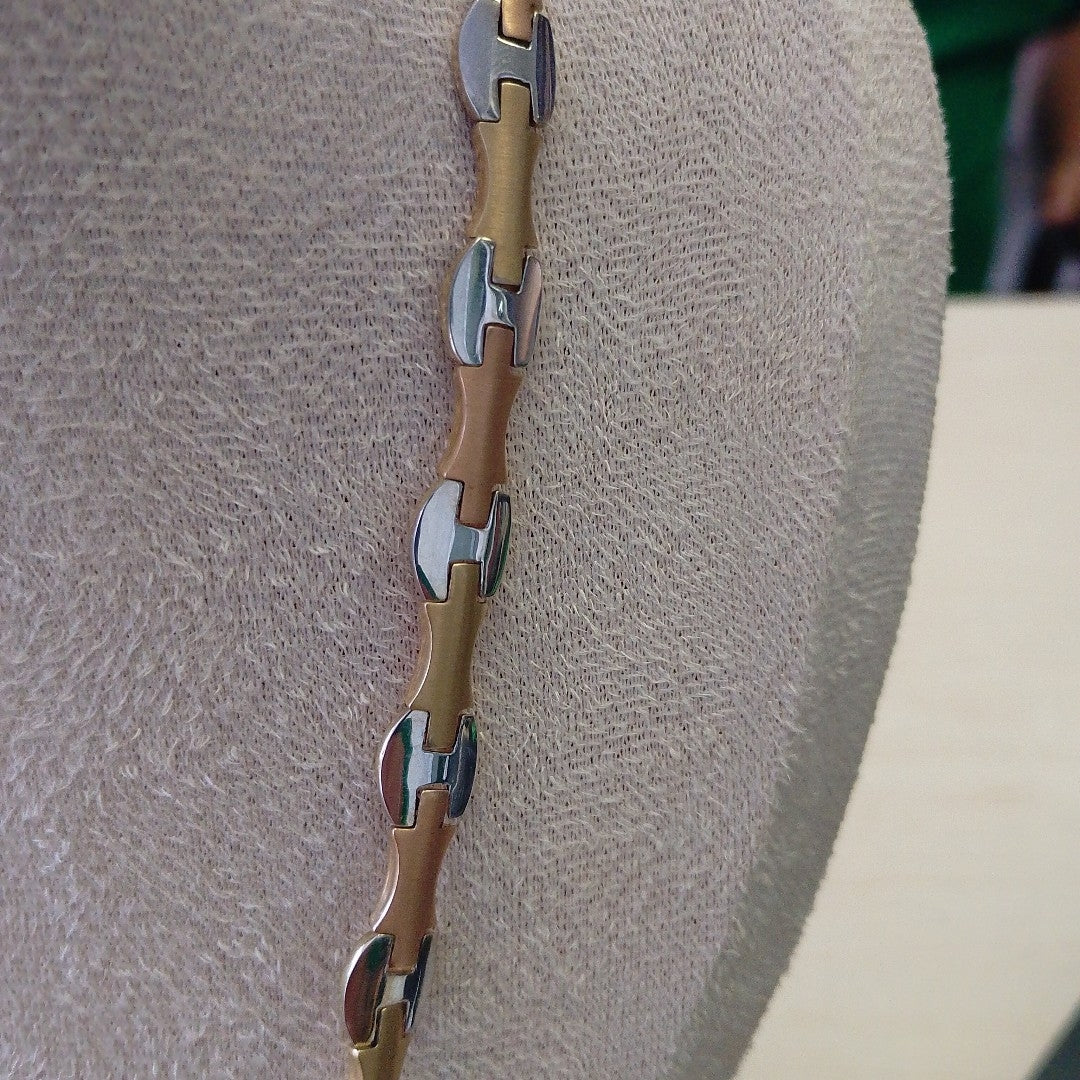 GARGANTILLA ORO, ORO COMBINADO 14 K 22.5 GRMS (SEMINUEVO)