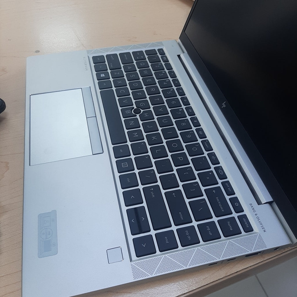 LAPTOP HP ELITEBOOK 845 G8 (2022) 256 GB SSD 16 GB RAM (SEMINUEVO)