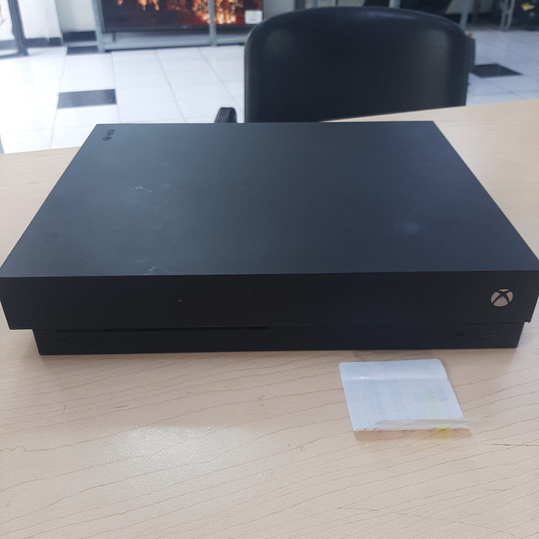 CONSOLA DE VIDEOJUEGO MICROSOFT XBOX ONE X 1 TB (SEMINUEVO)